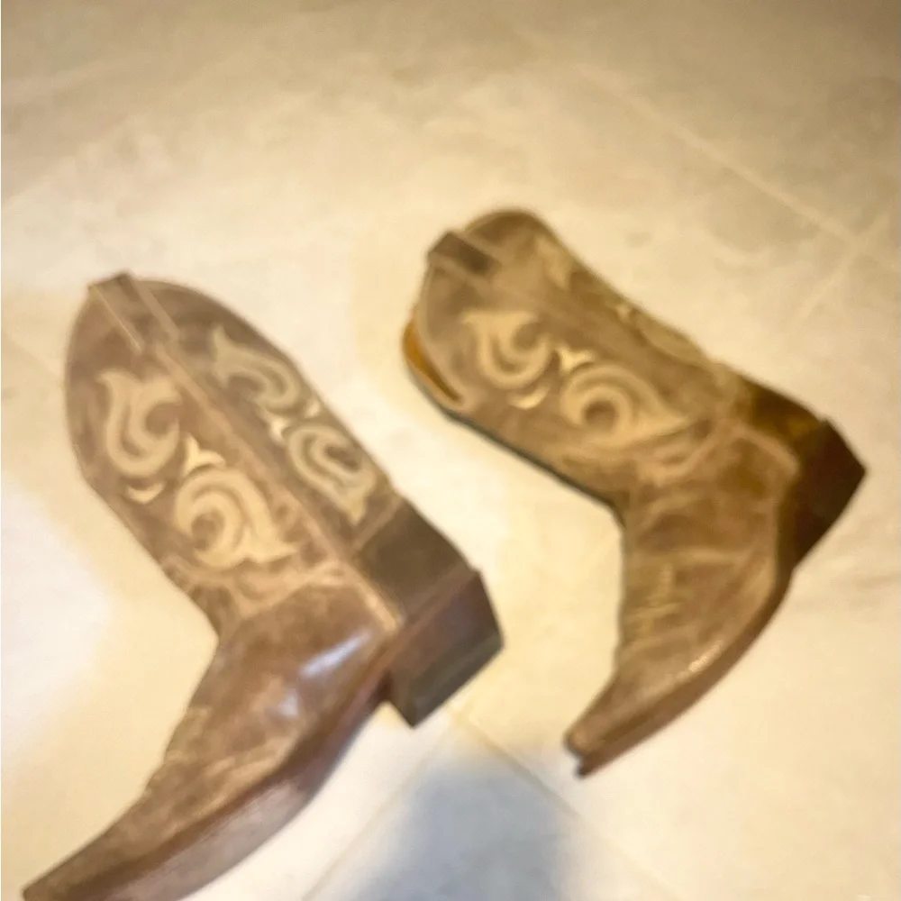 Authentic Justin - Picture 4 of 15